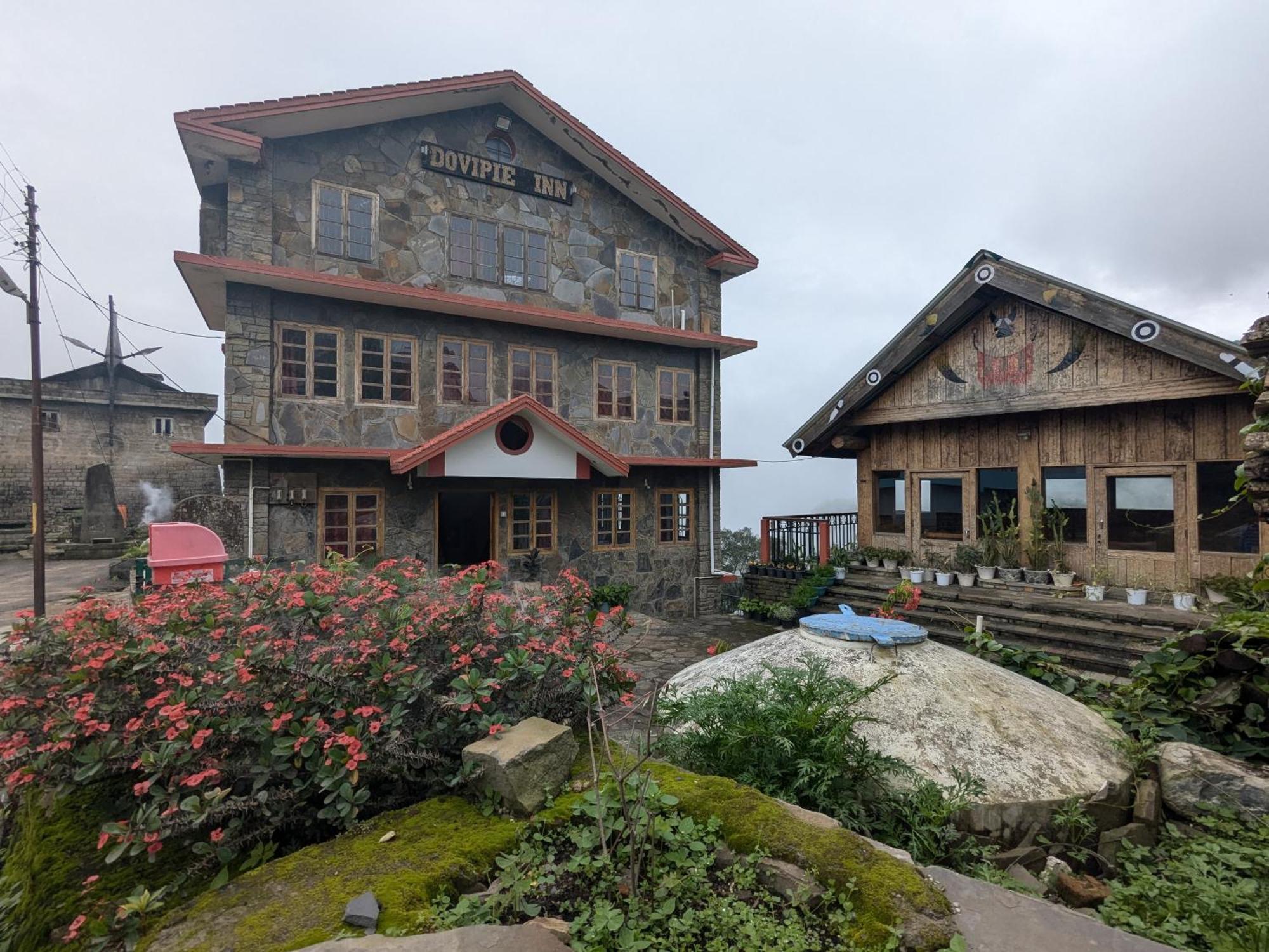 Dovipie Inn Kohima Exterior foto